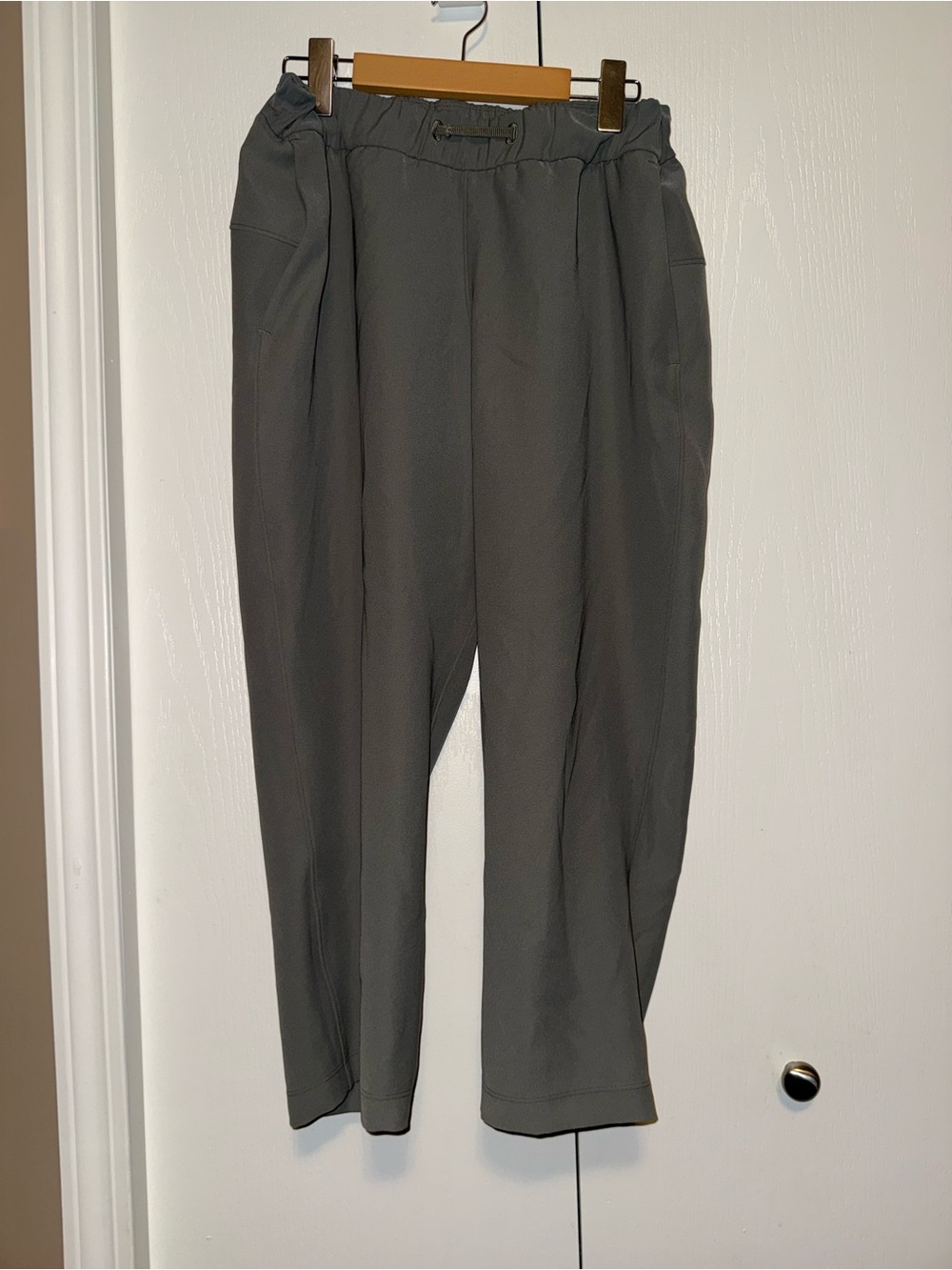 Lululemon Ease Back In Mid-Rise Cropped Pant 23"